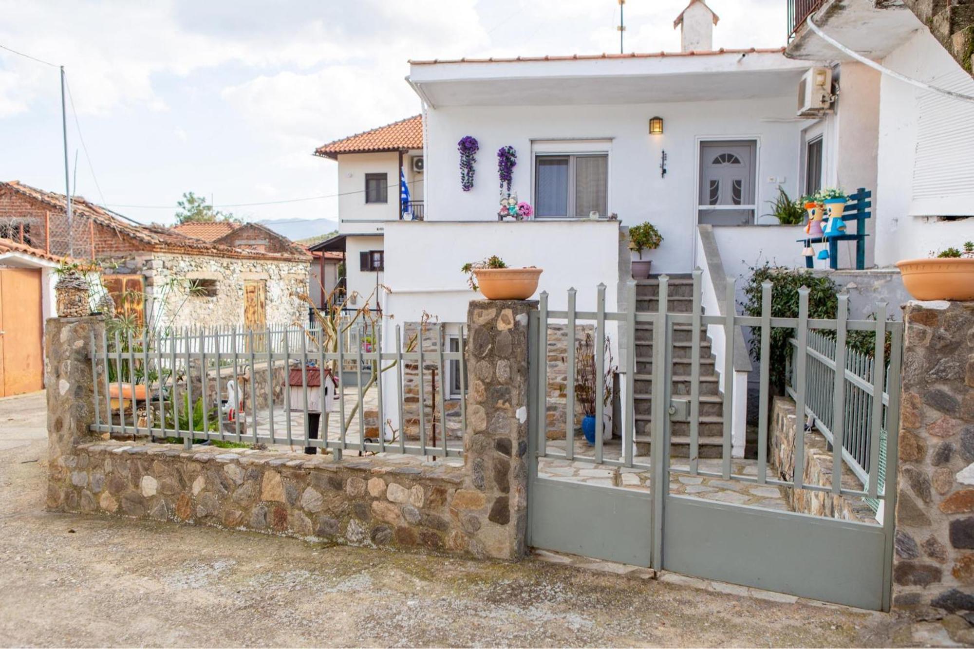 Titika House Casa de hóspedes Vrasná Exterior foto